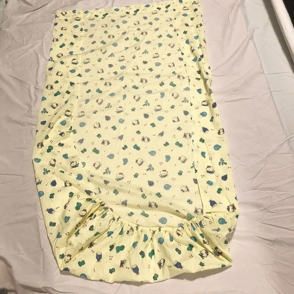 Hello Kitty Crib Bedding Sheet Balloons Music Notes Baby Toddler Sheet - Picture 13 of 16